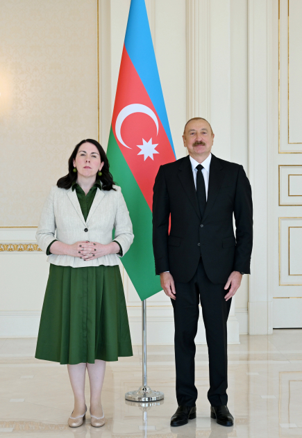 Prezident İlham Əliyev İrlandiyanın Azərbaycanda yeni təyin olunmuş səfirinin etimadnaməsini qəbul edib
